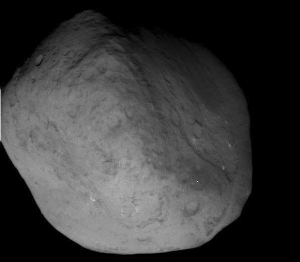 Image rapproche de Tempel 1 par Stardust. Crdit : Nasa/JPL/Cornell University