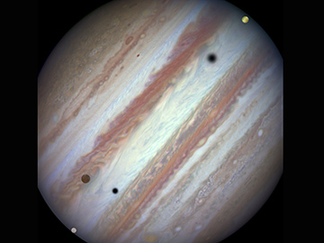 Un crépitement de volcans sur une lune de Jupiter – Autour du Ciel