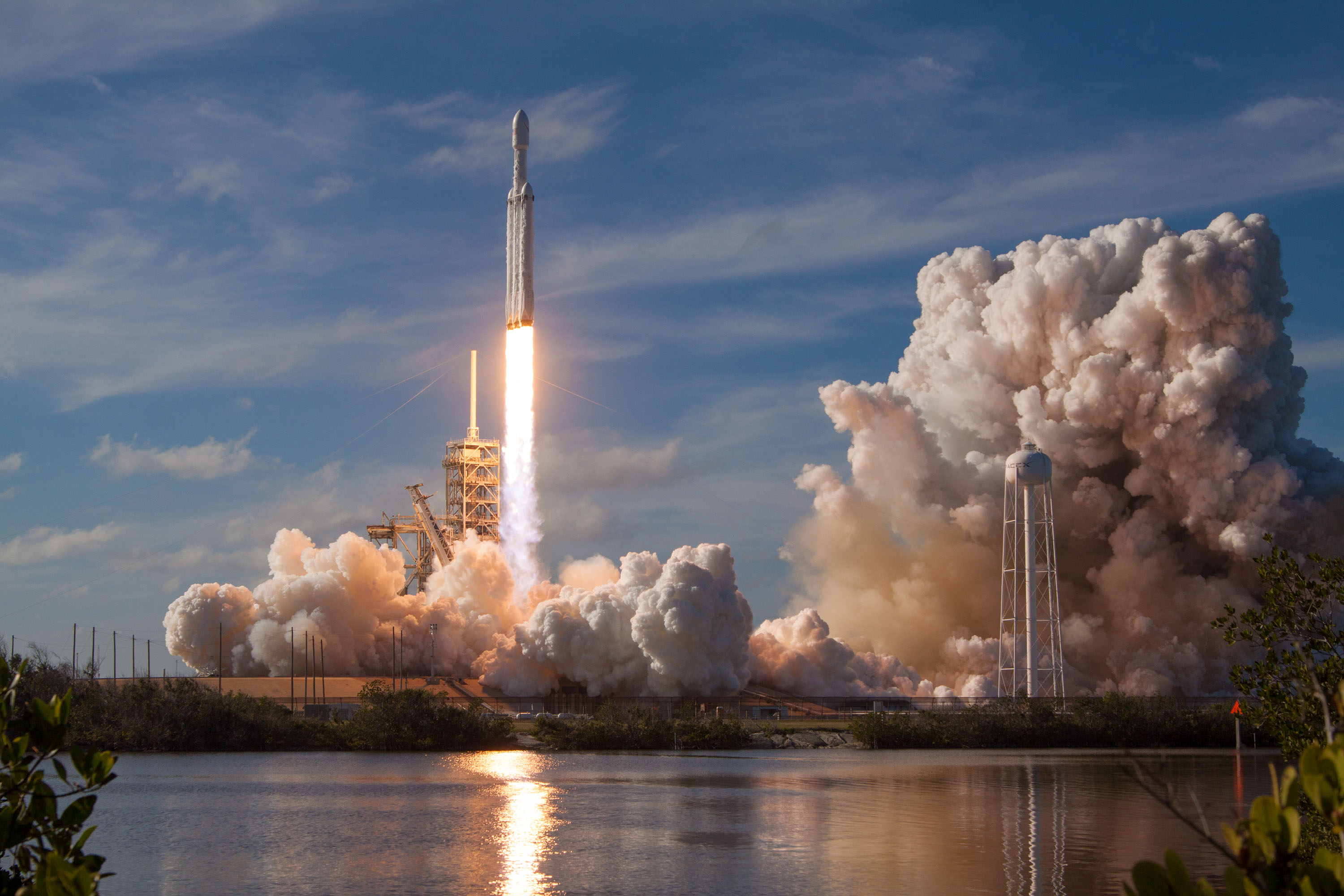 ESPACE. Falcon Heavy, la fusée la plus puissante du monde, a décollé