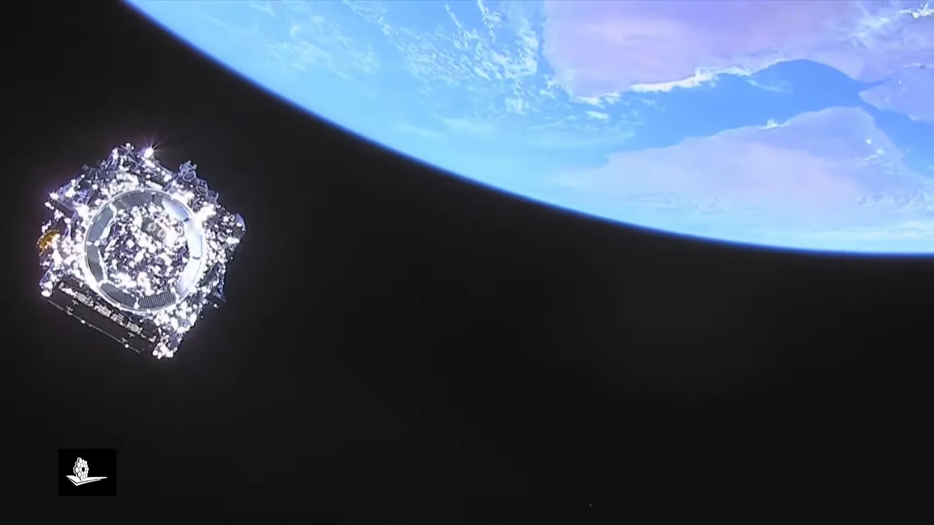 Espace : le bouclier thermique du télescope James Webb déployé