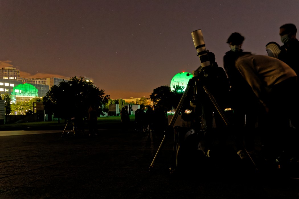 Paris sous les étoiles : observez le ciel gratuitement dans les parcs -  Vivre paris