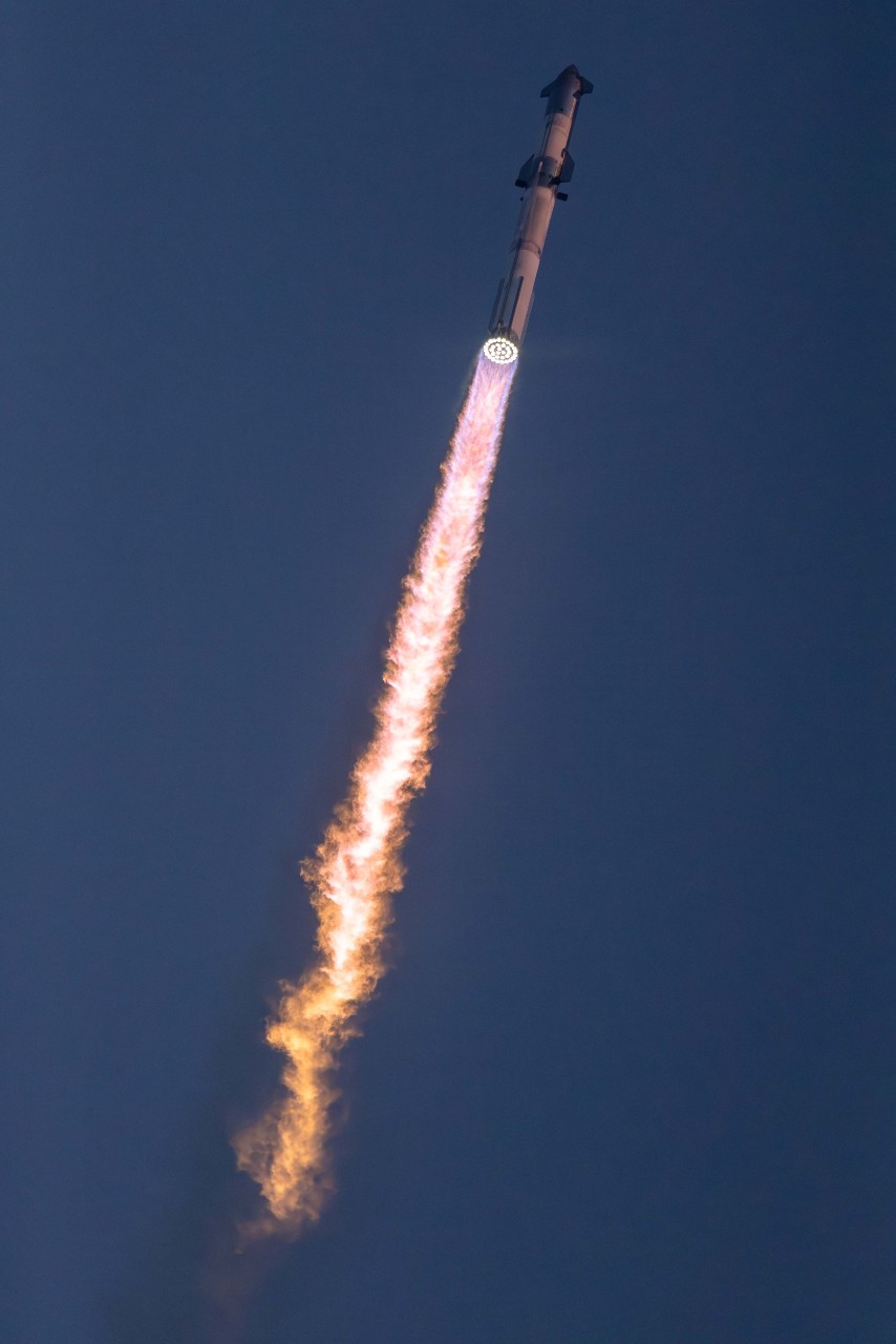 La Super Heavy et le Starship en cours d'ascension, le 13 octobre 2024. © Space X.